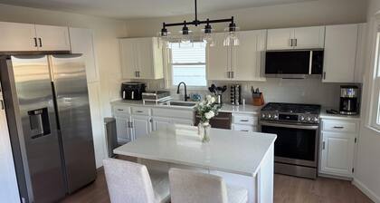 Modern Design - Lux 4 Bdrm Sleeps 12
