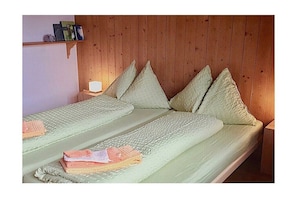 4 chambres, fer et planche à repasser, lit parapluie, Wi-Fi gratuit