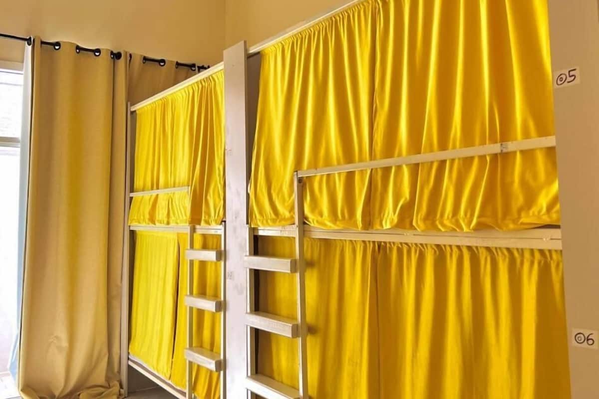 B102- 8 Bunker Beds Mixed Dorm