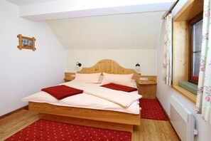 Bügeleisen/Bügelbrett, Reisekinderbett, kostenloses WLAN, Bettwäsche