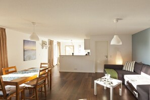 Smart TV, fireplace, DVD player, ping pong - Country holiday Müritz (Jabel)