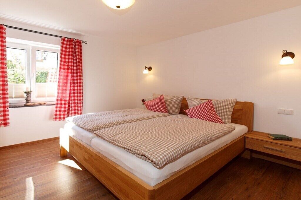 2 Schlafzimmer, Schreibtisch, Bügeleisen/Bügelbrett, kostenloses WLAN