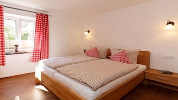2 Schlafzimmer, Schreibtisch, Bügeleisen/Bügelbrett, kostenloses WLAN