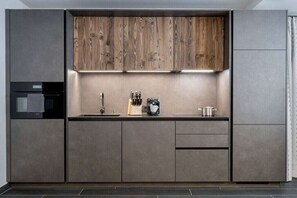 Coffee/tea maker, fridge, microwave, oven - Holiday apartment in Saalbach with balcony (Saalbach)