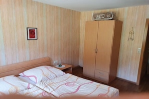 2 bedrooms, iron/ironing board, travel cot, free WiFi - Holiday apartment with 1 bedroom (Seewald\/Erzgrube)