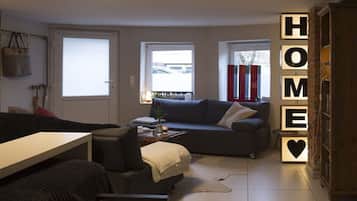 Smart TV, DVD player, books, stereo