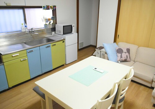 Easy Access to Tokyo / 3-Story House / Entire House Rental / With Rooftop / Pets Allowed / Sleeps 5