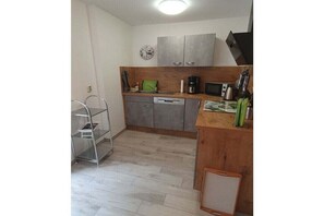 Coffee/tea maker, fridge, microwave, oven - Holiday apartment in Thale with swimming pool (Thale)