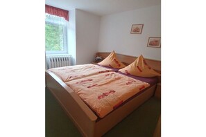 Free WiFi, bed sheets - Holiday apartment in Thale with swimming pool (Thale)