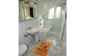 Shower - Holiday apartment with 1 bedroom (Schleusingen)