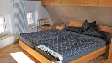 Bügeleisen/Bügelbrett, Reisekinderbett, kostenloses WLAN, Bettwäsche