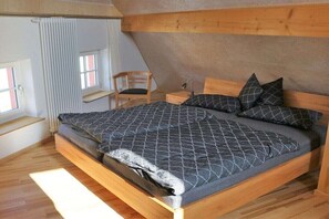 Bügeleisen/Bügelbrett, Reisekinderbett, kostenloses WLAN, Bettwäsche