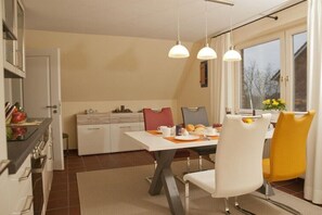 Coffee/tea maker, fridge, microwave, oven - Holiday apartment with 1 bedroom (Grünendeich)