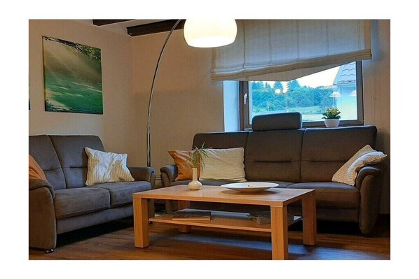 Smart TV, books - Countryside excursion in the Eifel region (Laubach)