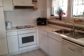Fridge, oven, stovetop, dishwasher - Holiday apartment with 1 bedroom (Wangen)