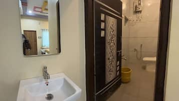 Comfort Duplex, Balcony | Bathroom | Soap, shampoo
