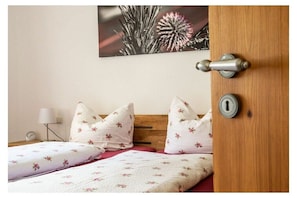 Iron/ironing board, free WiFi, bed sheets - Holiday apartment with 1 bedroom (Mittelberg)