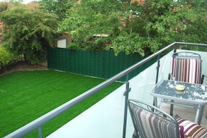 Outdoor dining - Apartment in Norddeich with swimming pool (Norddeich)