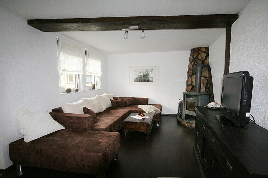 Smart-TV, Kamin, Stereoanlage