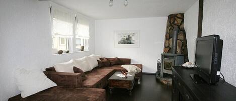 Smart TV, fireplace, stereo