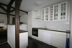 Fridge, microwave, oven, stovetop - Holiday home in Treis-Karden with Wi-Fi (Treis-Karden)