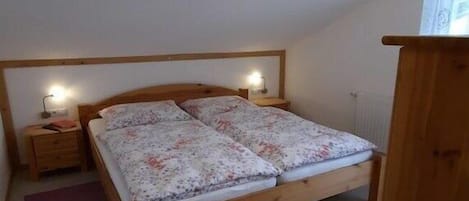 Lit parapluie, Wi-Fi gratuit, draps fournis