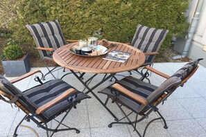 Outdoor dining - E 18 in the house with sea view (Kühlungsborn)