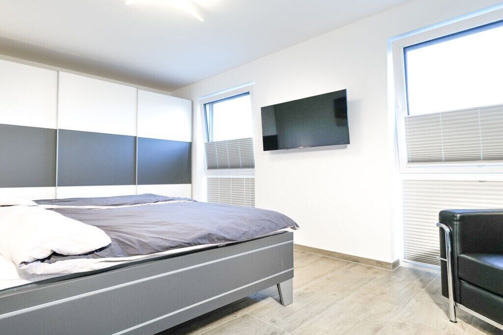 Iron/ironing board, travel cot, free WiFi
