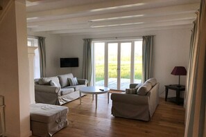 Smart TV, stereo - Forest House - Cottage with private beach (Faulück)