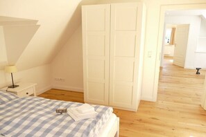 Iron/ironing board, free WiFi, bed sheets - Forest House - Cottage with private beach (Faulück)