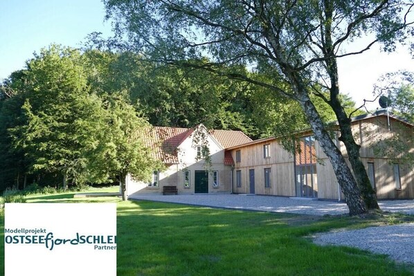 Exterior - Forest House - Cottage with private beach (Faulück)