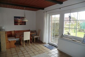 Dining - in the Kästner holiday home (Friedrichskoog-Spitze)