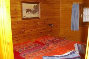 Iron/ironing board, travel crib, free WiFi