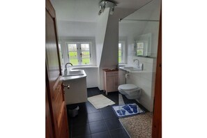 Bathroom - Holiday apartment with 2 bedrooms (Süderende auf Föhr)