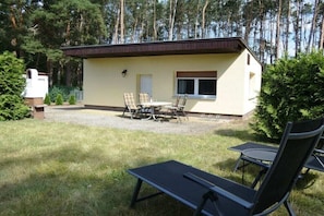 Outdoor dining - Holiday home "Am See" (Bad Freienwalde OT Hohenwutzen)