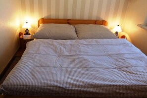Iron/ironing board, free WiFi, bed sheets - Holiday home "Am See" (Bad Freienwalde OT Hohenwutzen)