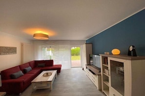 Smart-TV, DVD-Player, Bücher