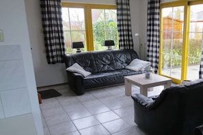 Smart TV, fireplace, DVD player, books - Holiday home with 3 bedrooms (Julianadorp)