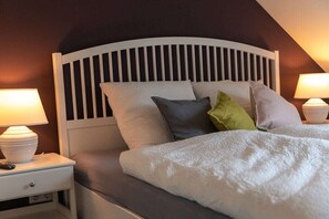 Iron/ironing board, free WiFi, bed sheets