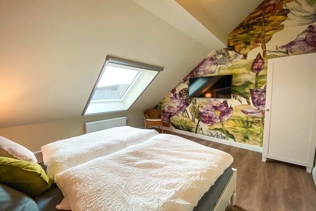 Iron/ironing board, WiFi (free), bed sheets
