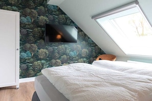 Tabla de planchar con plancha, wifi gratis y ropa de cama 