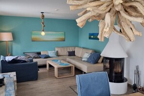 Smart TV, fireplace, DVD player, books - Holiday home with 3 bedrooms (Nordstrand)