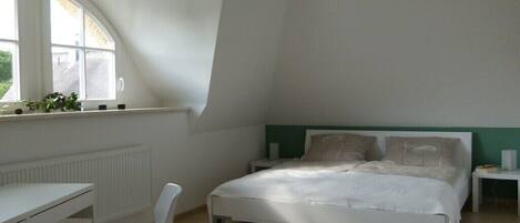 Iron/ironing board, free WiFi, bed sheets