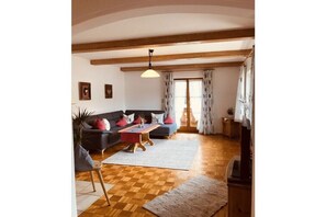 Smart TV, fireplace - Holiday apartment with 3 bedrooms (Garmisch-Partenkirche)