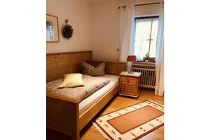 3 bedrooms, iron/ironing board, travel cot, free WiFi - Holiday apartment with 3 bedrooms (Garmisch-Partenkirche)