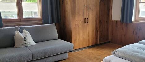 WiFi (free), bed sheets