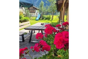 Outdoor dining - Holiday apartment with 1 bedroom (Schoppernau)