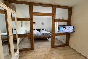 Room - Holiday home in Eschede with swimming pool (Eschede)