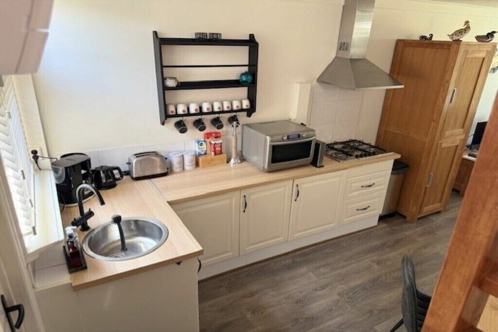 Fridge, oven, stovetop, dining tables