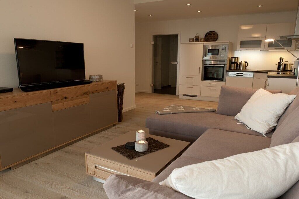 Smart-TV, DVD-Player, Bücher, Stereoanlage